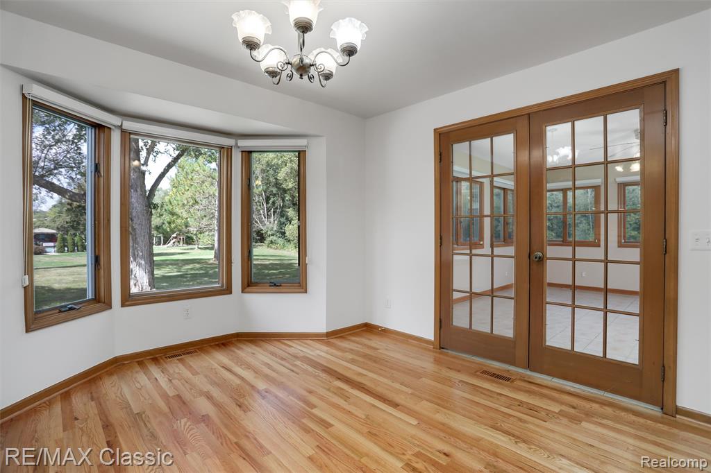 4150 Heatherwood Drive, Commerce Twp, MI 48382 — Photo 4