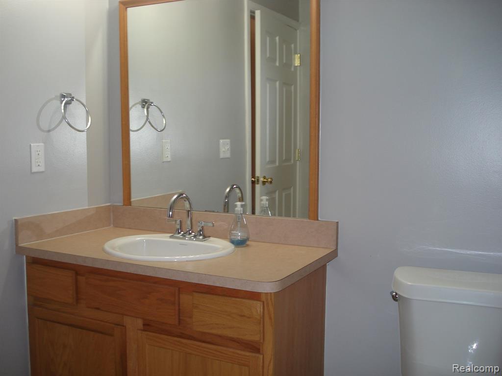 1924 FLAGSTONE Circle, Rochester, MI 48307 — Photo 11