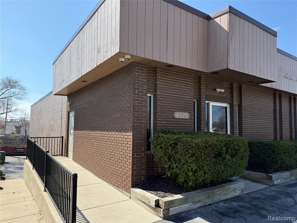 4525 Highland Road, Waterford, MI 48328 — Photo 14