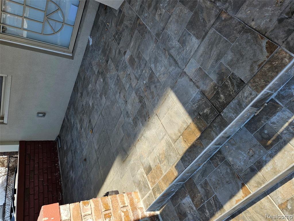 890 E Grand Boulevard N - Photo 3