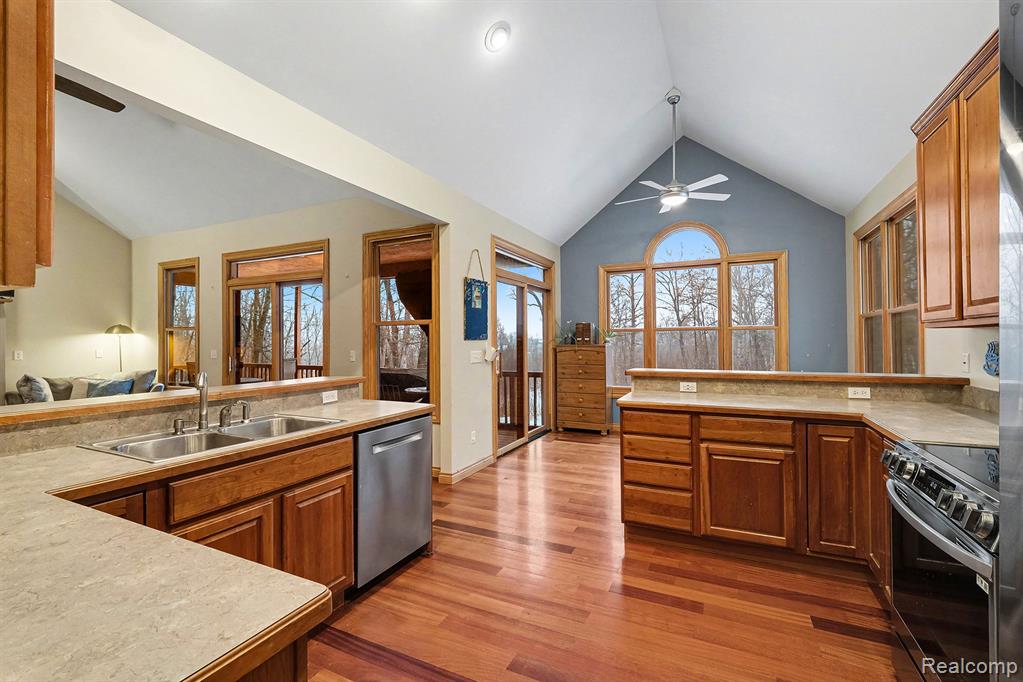 10151 Walnut Shores Drive, Fenton, MI 48430 — Photo 9