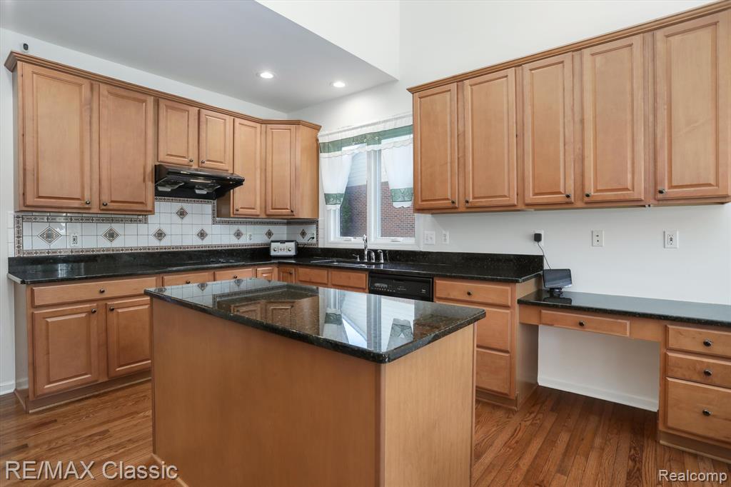 41547 BURROUGHS Avenue, Novi, MI 48377 — Photo 17