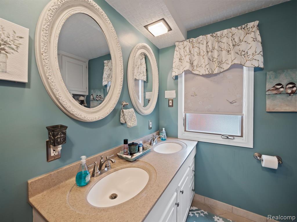 6713 ROSEDALE Boulevard, Allen Park, MI 48101 — Photo 33