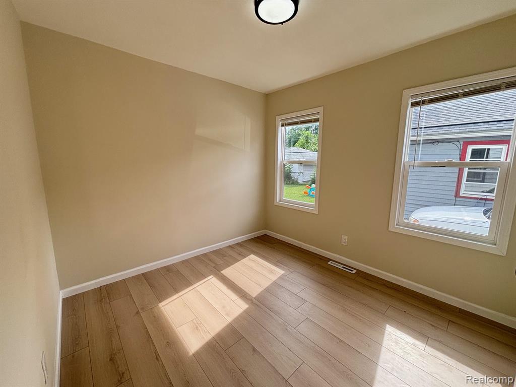 8672 Hudson Avenue, Warren, MI 48089 — Photo 11