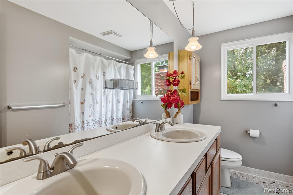 5385 Milane Circle, Clarkston, MI — Photo 17