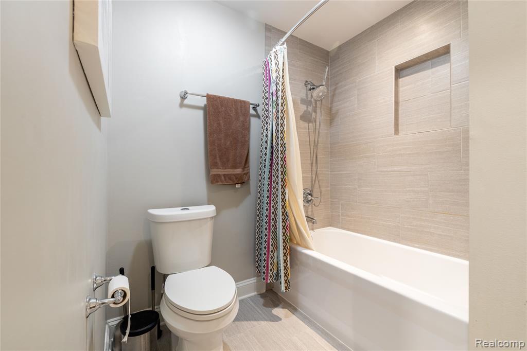8095 Colony Drive, 22, Grosse Ile, MI 48138 — Photo 19
