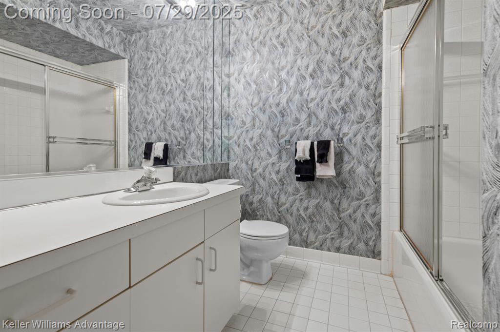 6660 Ridgefield Circle, 104, West Bloomfield, MI — Photo 15