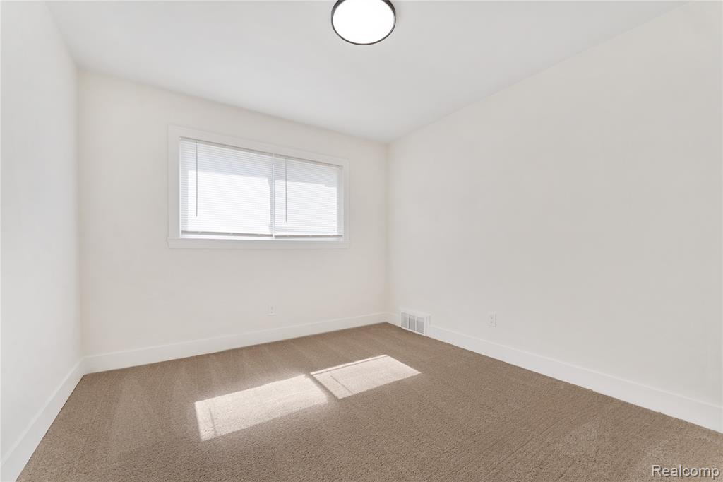 21930 Marlow Street, Oak Park, MI 48237 — Photo 18