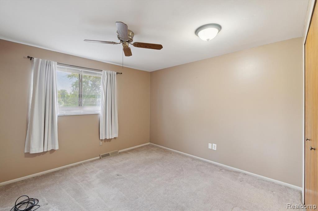 6169 Barker Circle, Waterford, MI 48329 — Photo 23