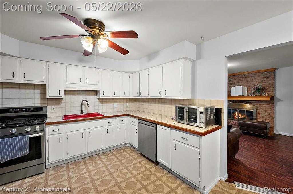 4255 Whispering Oak Drive, Flint, MI 48507 — Photo 18