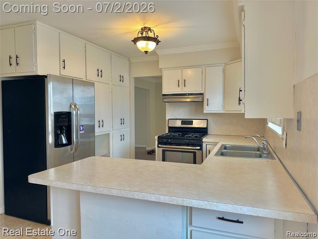 26950 ROCHELLE Street, Dearborn Heights, MI 48127