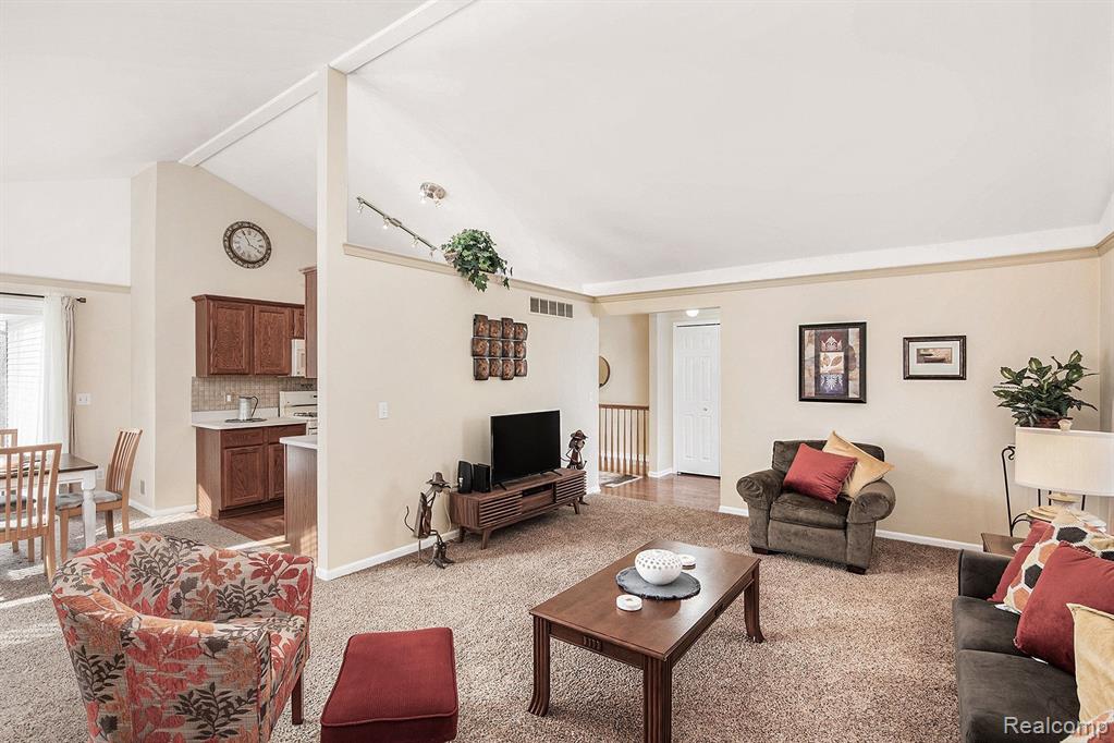 978 WATER VIEW Lane, Fenton, MI 48430 — Photo 4