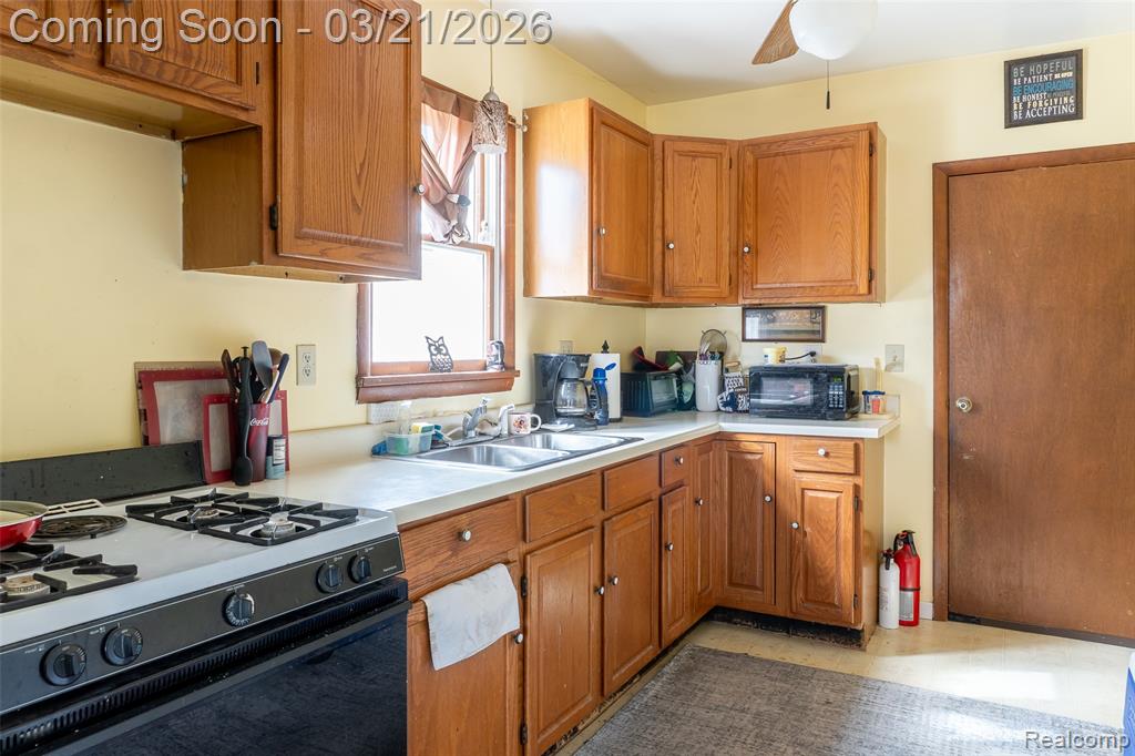 5763 N Silvery Lane, Dearborn Heights, MI 48127 — Photo 19