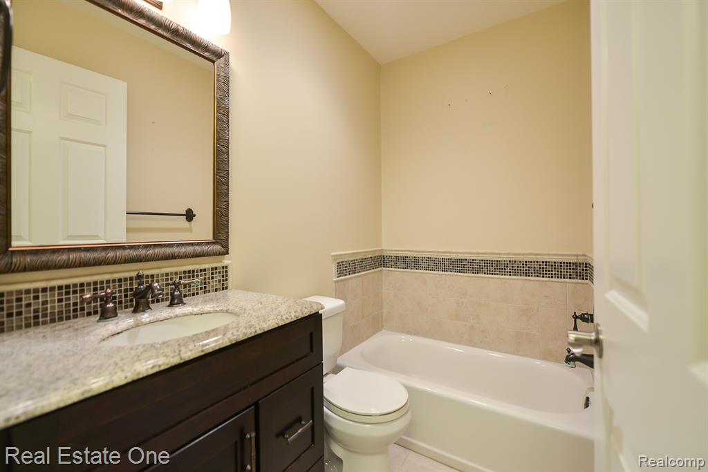 941 PERSIMMON Drive, Brighton, MI 48116 — Photo 26