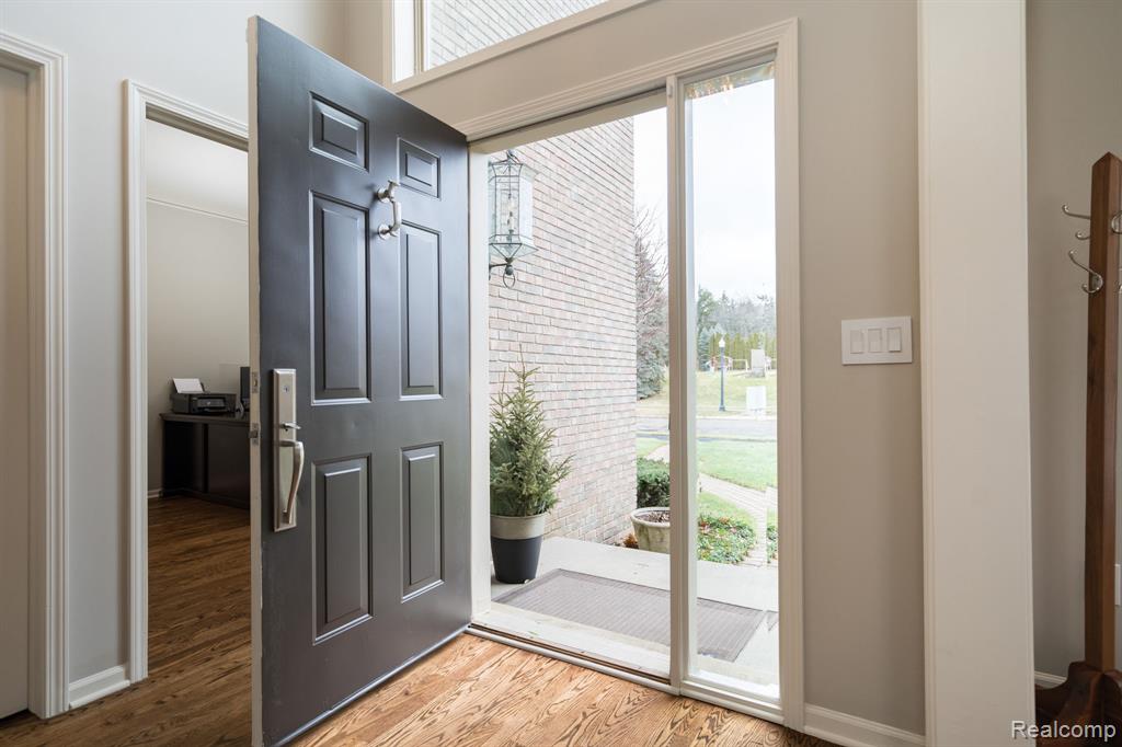 6751 Berry Pointe Drive, Clarkston, MI 48348 — Photo 8