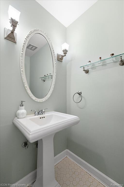 746 Birch Tree Lane, Rochester Hills, MI 48306 — Photo 36