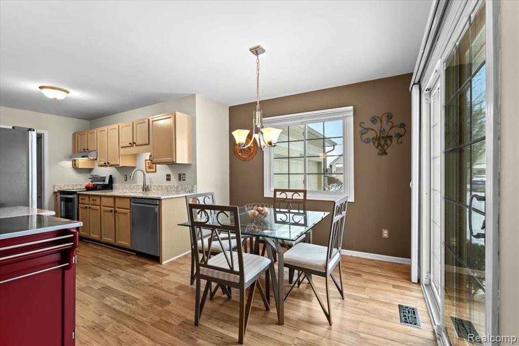 2597 MAPLE FOREST Court, Wixom, MI 48393 — Photo 4