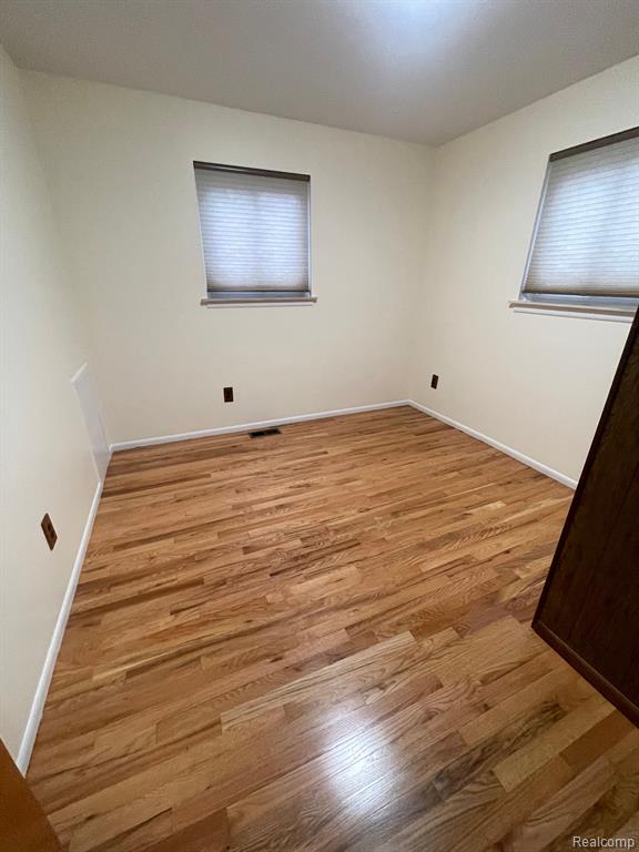 6585 FENTON Street, Dearborn Heights, MI 48127 — Photo 7
