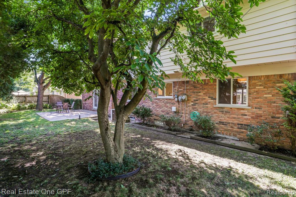 724 S ROSEDALE, Grosse Pointe Woods, MI 48236 — Photo 31