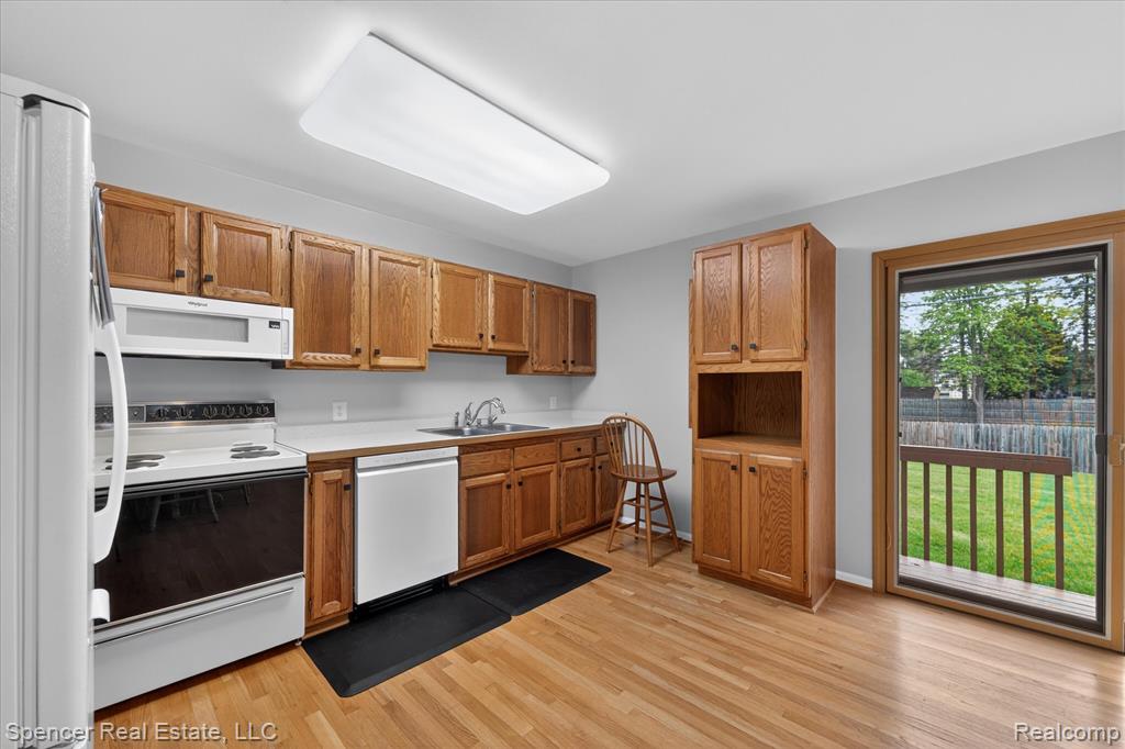 5988 Waldon Road, Clarkston, MI — Photo 13