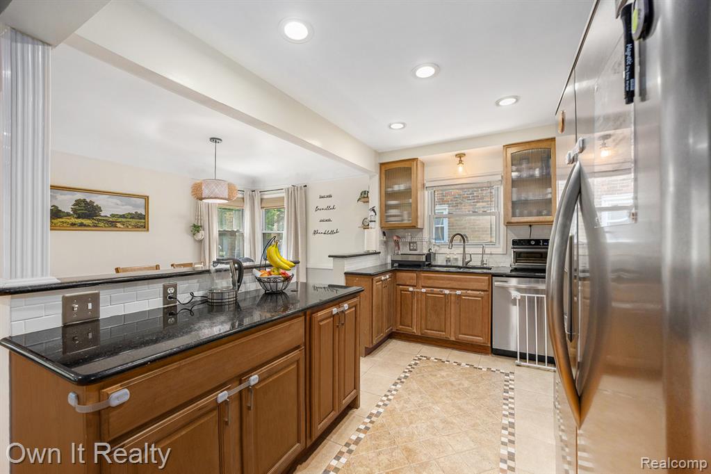 6889 N Vernon Street, Dearborn Heights, MI 48127 — Photo 10