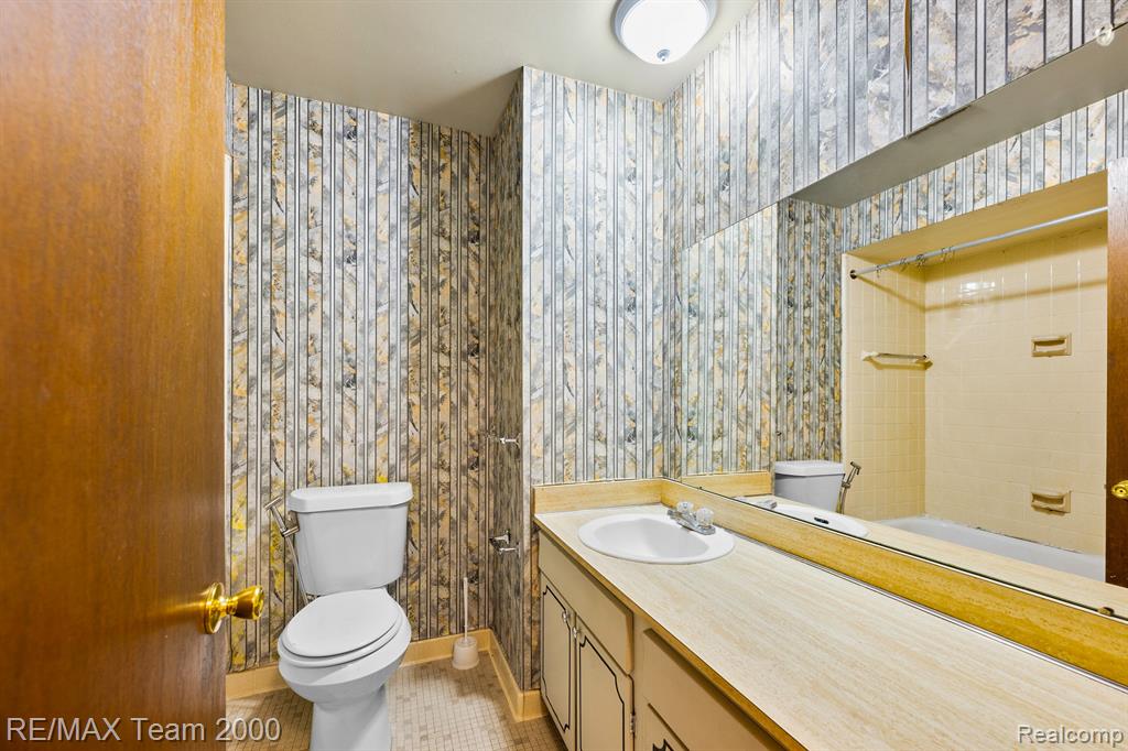 625 CENTRALIA Street, Dearborn Heights, MI 48127 — Photo 12