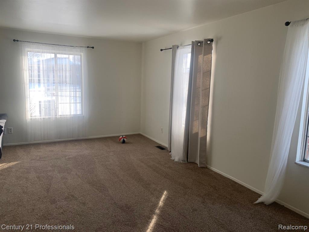 616 E Fox Hills Drive, Bloomfield Hills, MI 48304 — Photo 11