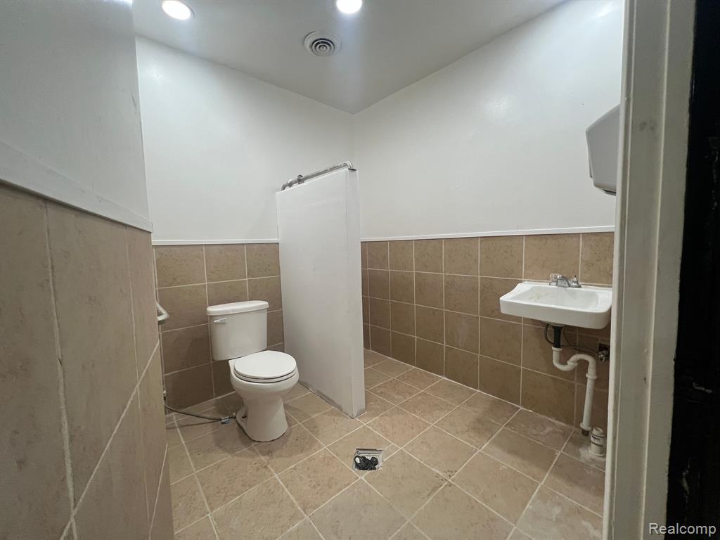 13837 Conant Street, Hamtramck, MI, 48212