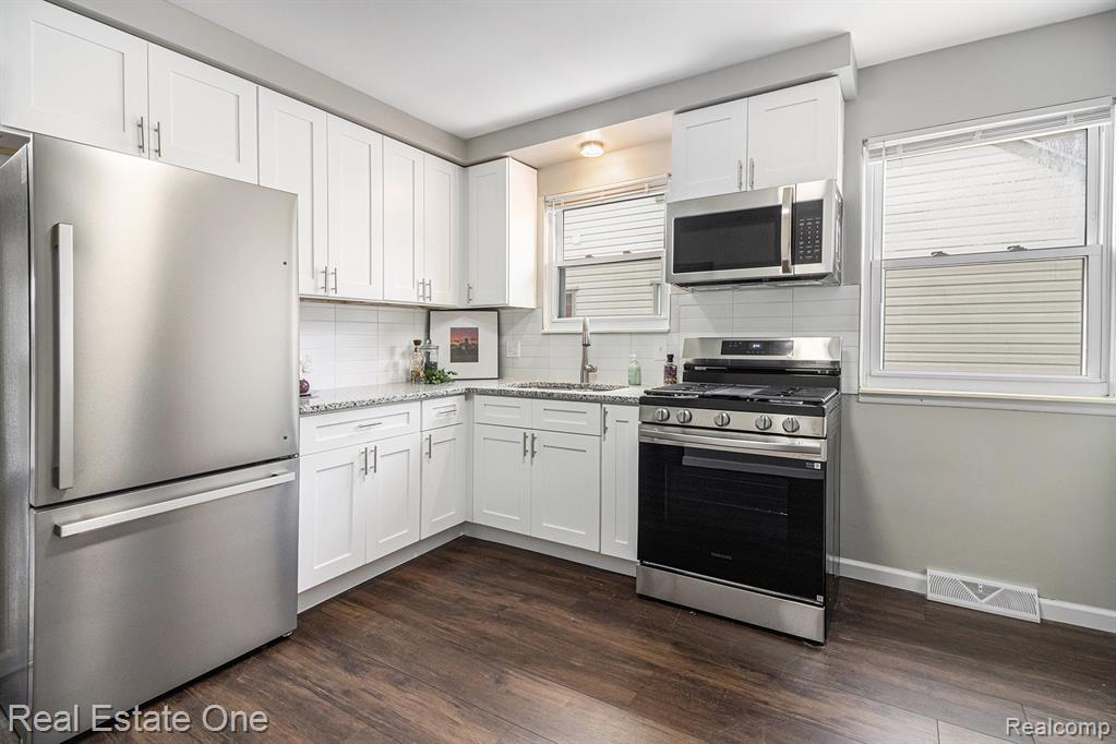 669 Highland Avenue, Lincoln Park, MI 48146 — Photo 8