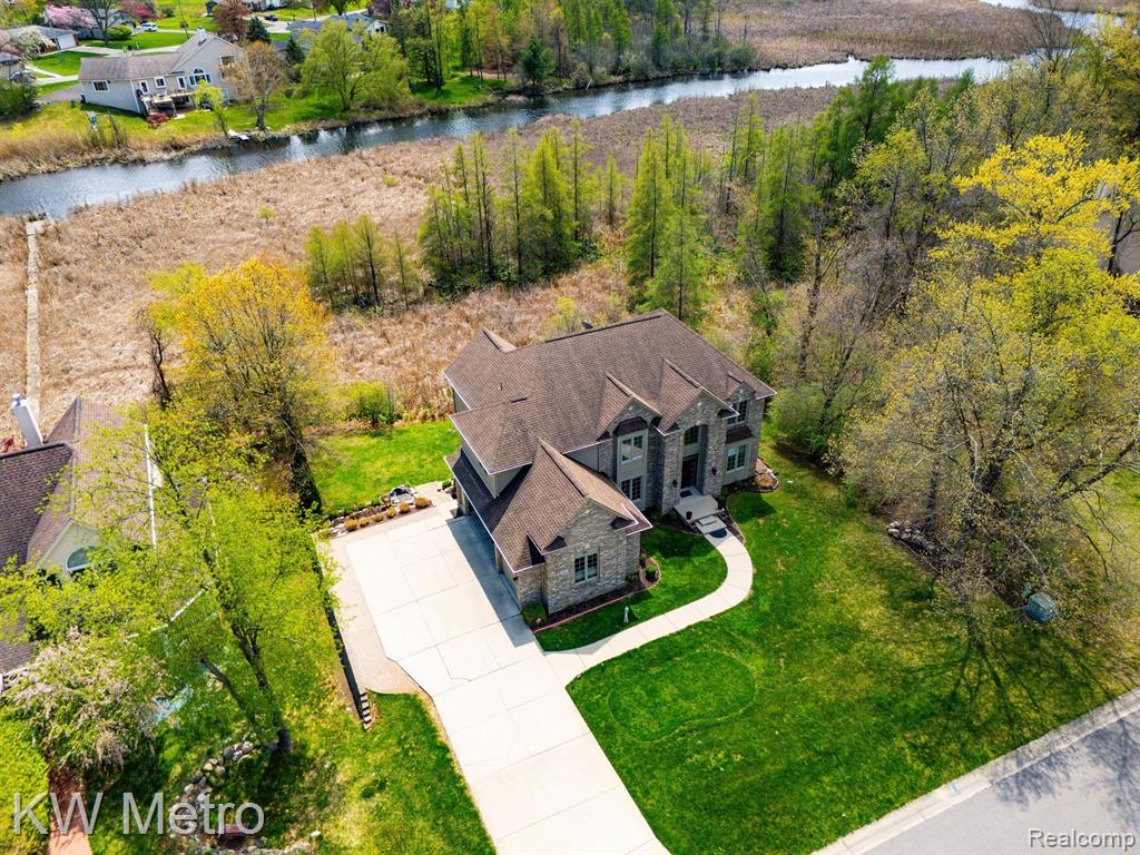 9025 HURON BLUFFS Drive, White Lake, MI — Photo 40