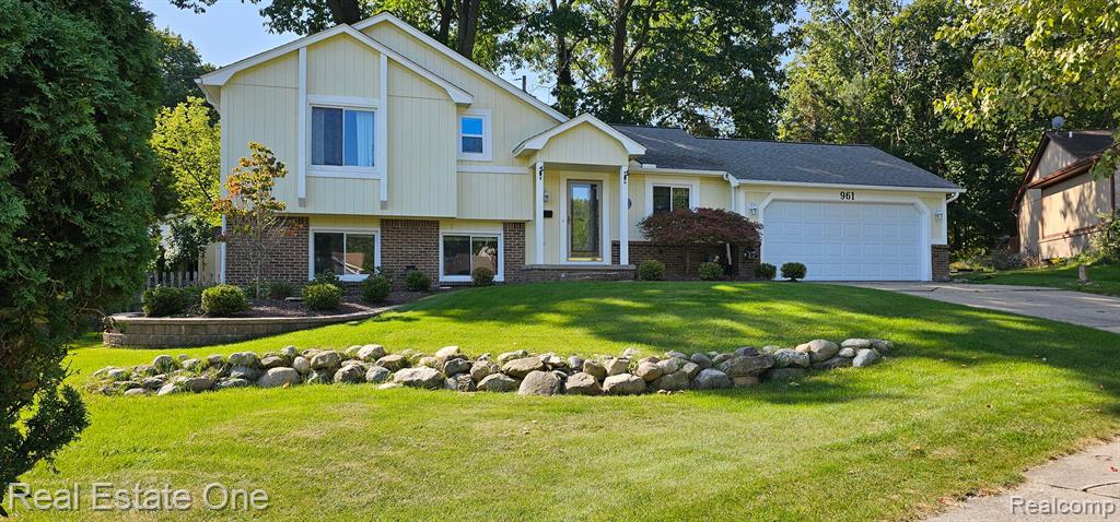 961 Abbey Lane, Milford, MI 48381 — Photo 35