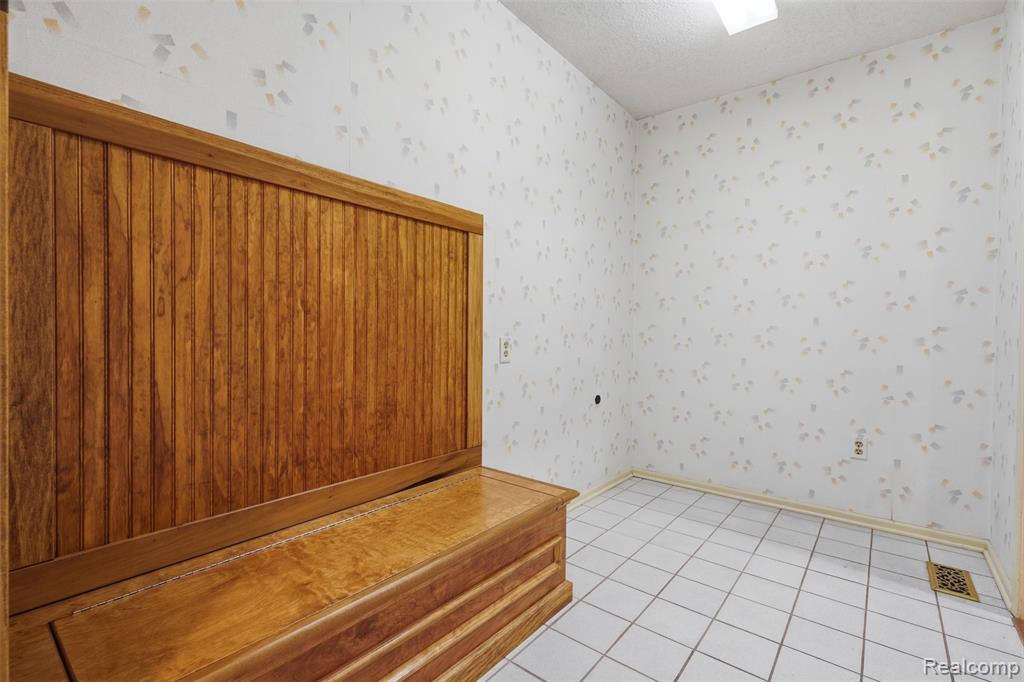 9277 Burning Tree Drive, Grand Blanc, MI 48439 — Photo 25