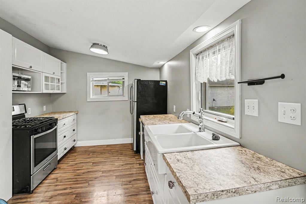 302 Hadley Street, Holly, MI 48442 — Photo 12