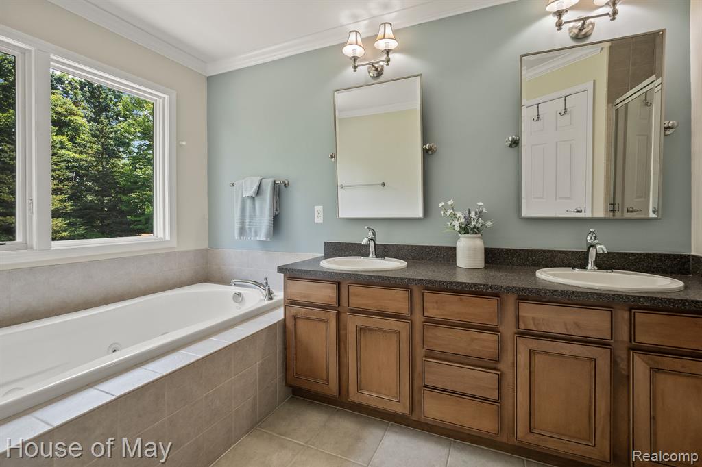 6066 Strawberry Circle, Commerce Twp, MI 48382 — Photo 23