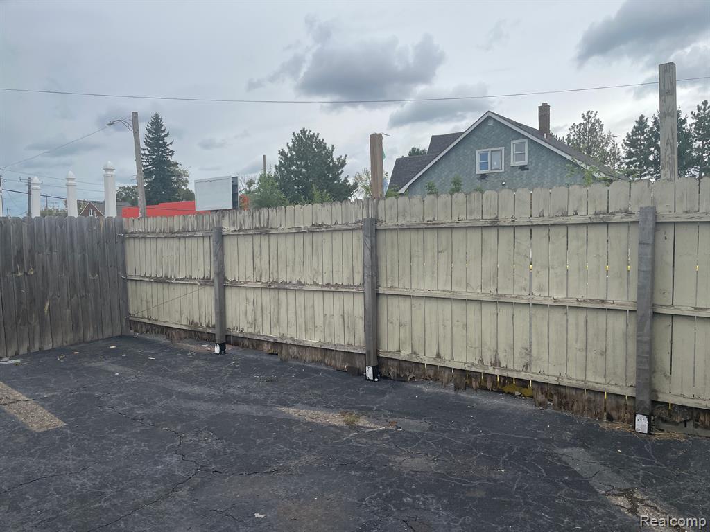 13837 Conant Street, Hamtramck, MI, 48212