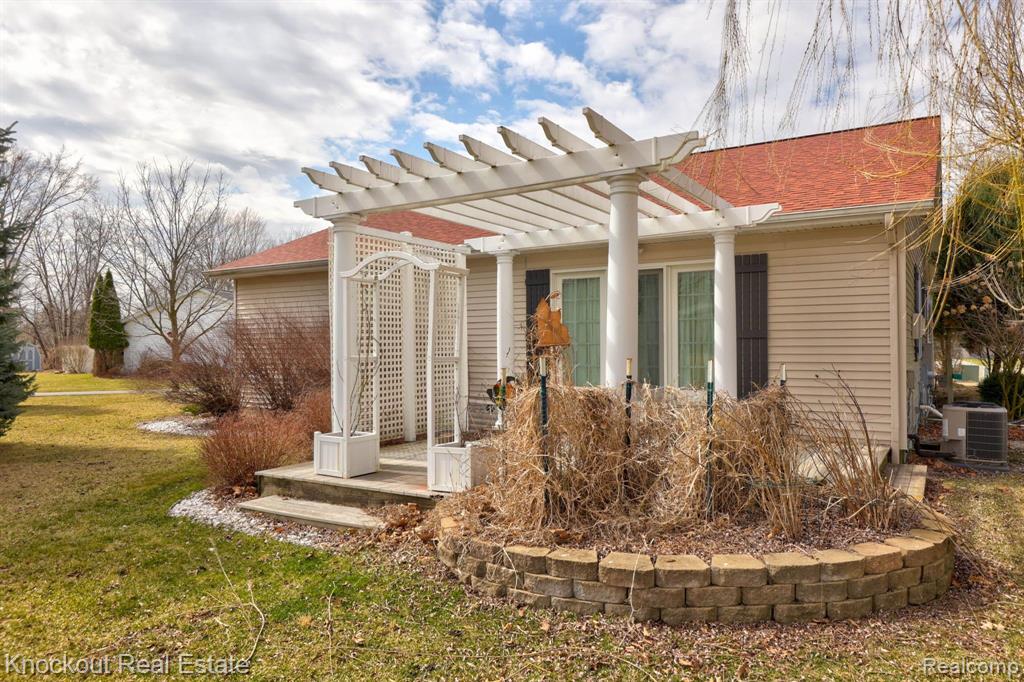 4887 CANTERBURY, Vassar, MI 48768 — Photo 45