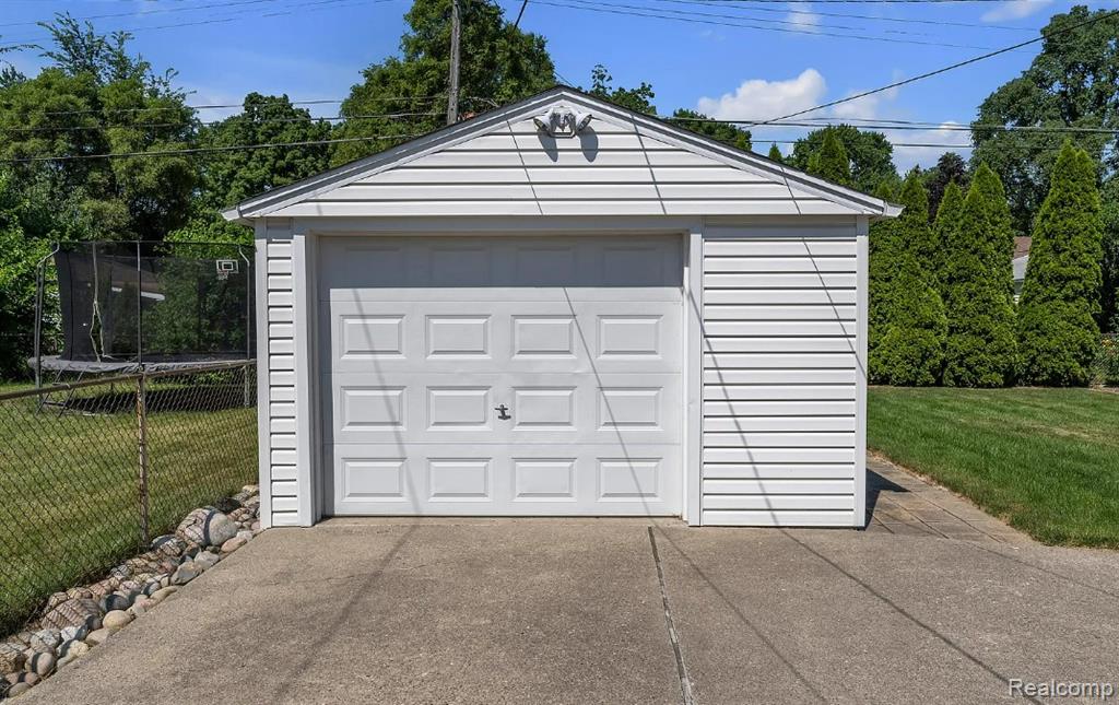 9623 Fairfield Street, Livonia, MI 48150 — Photo 36