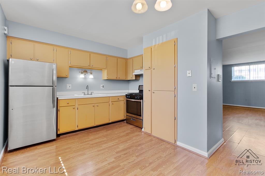 8140 CRESTVIEW Drive, Sterling Heights, MI 48312 — Photo 12