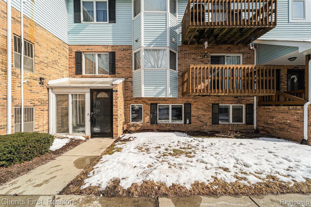 164 PINEWOOD Drive, Plymouth, MI 48170 — Photo 2
