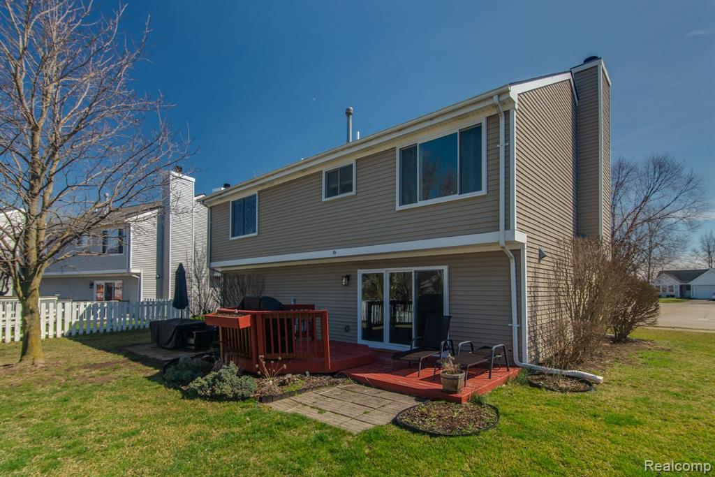 348 VICTORIAN Lane, Belleville, MI 48111 — Photo 23