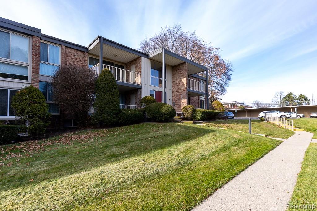 4047 W MAPLE Road, Bloomfield Hills, MI — front exterior