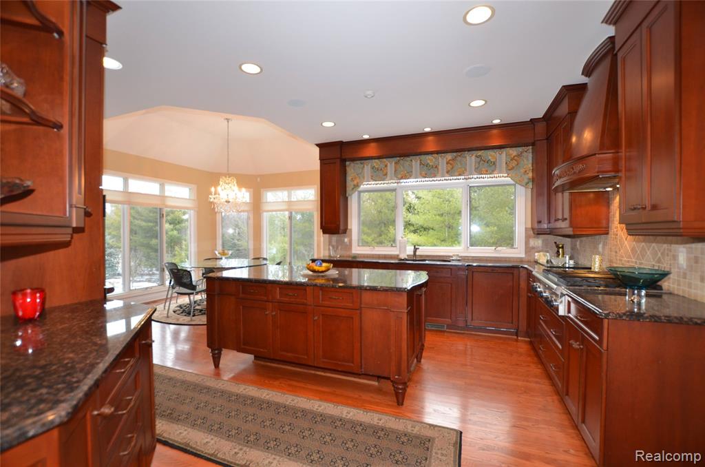 2551 Ginger Court, Bloomfield Hills, MI 48304 — Photo 8