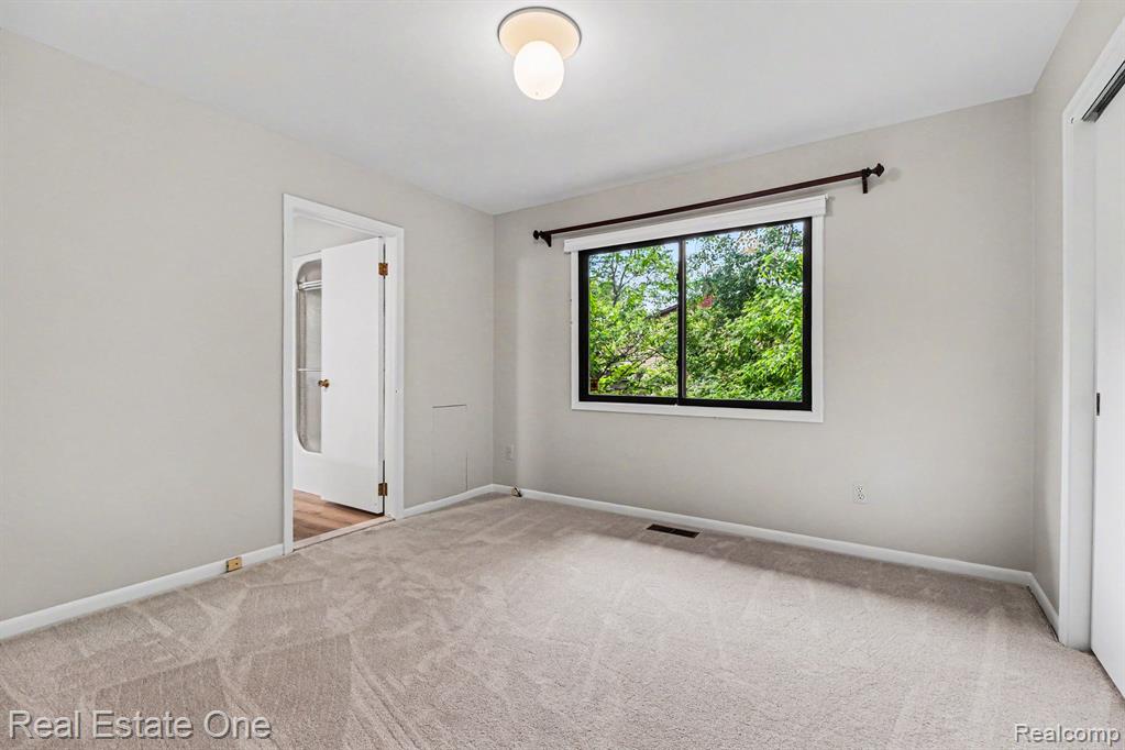 4757 Hardwoods Drive, West Bloomfield, MI 48323 — Photo 37