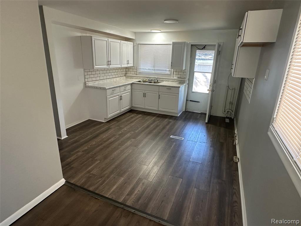 4640 Edgewood Street, Dearborn Heights, MI 48125 — Photo 4
