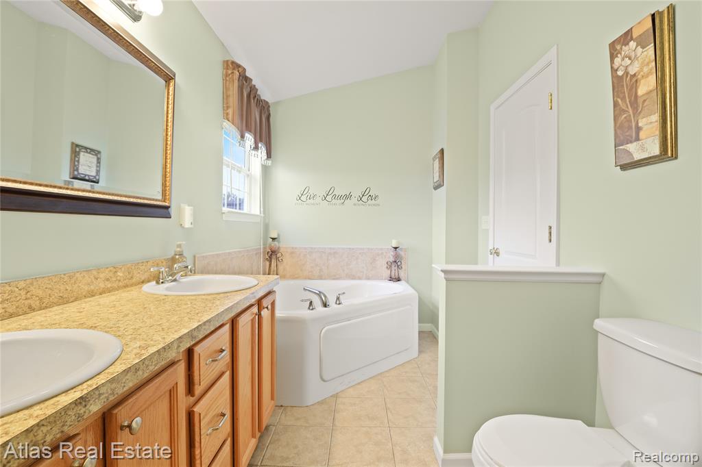 4028 Grand Oaks Court, Burton, MI 48519 — Photo 28