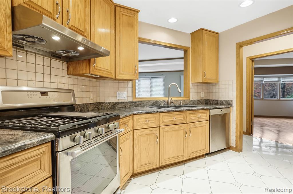 8948 Chestnut Run Drive, Shelby Twp, MI 48317 — Photo 11