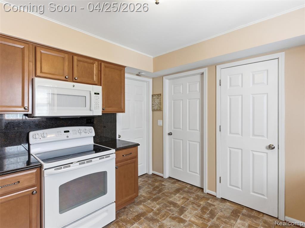 39001 Chartier Street, Harrison Township, MI — Photo 26