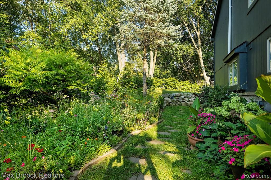 3685 Sunset Boulevard, Orchard Lake Village, MI 48324 — Photo 43
