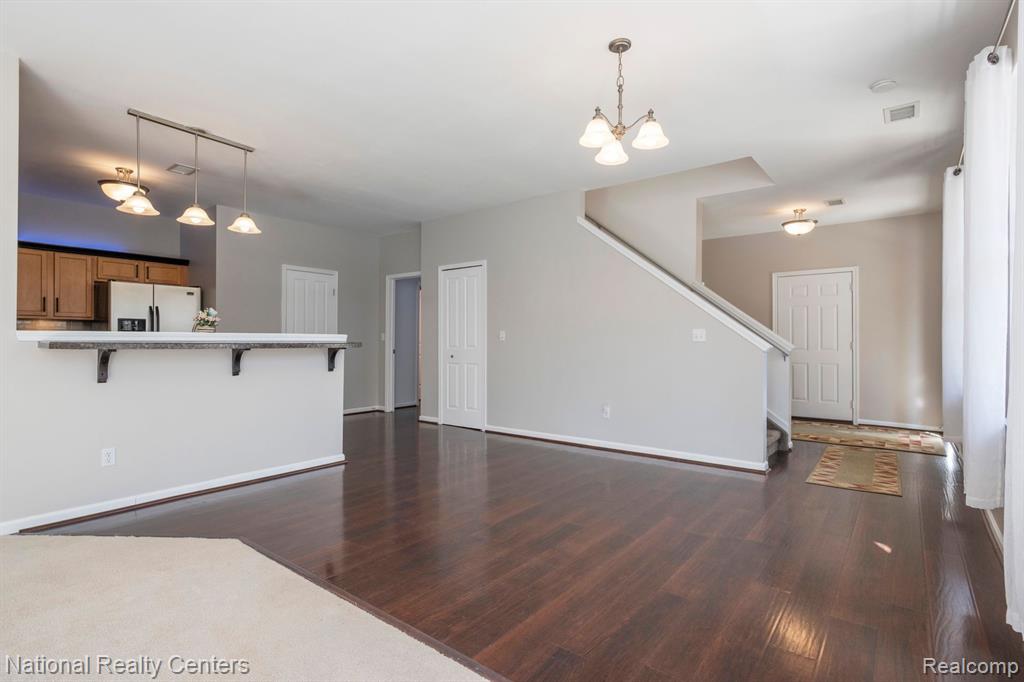 693 ABBINGTON Court, Howell, MI 48843 — Photo 7