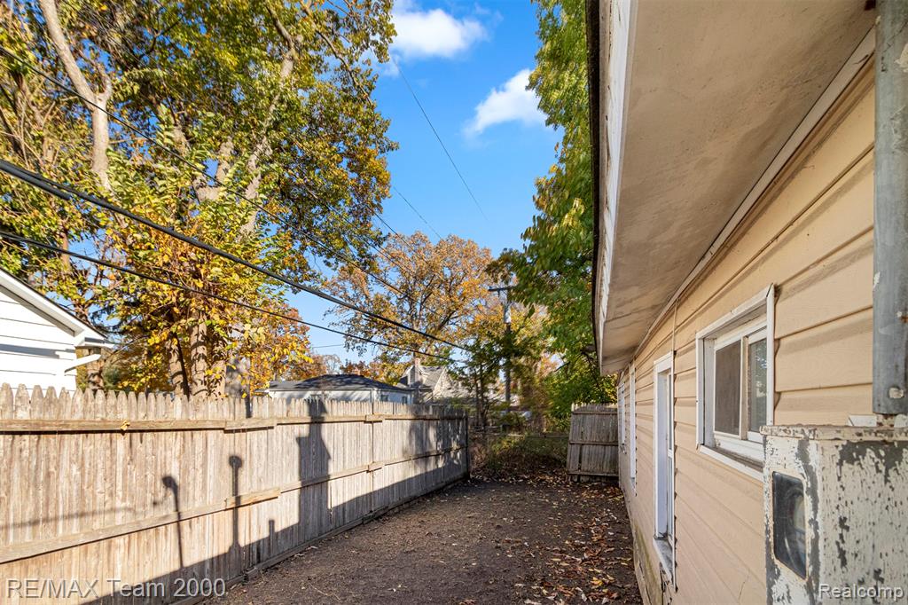 533 E Milton Avenue, Hazel Park, MI 48030 — Photo 28